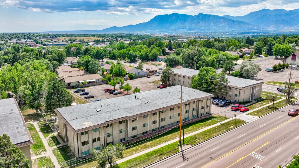 Fairway Valley & Marquette Heights portefeuille de 2 biens à vendre sur LoopNet.fr - Photo principale – Image 3 sur 16