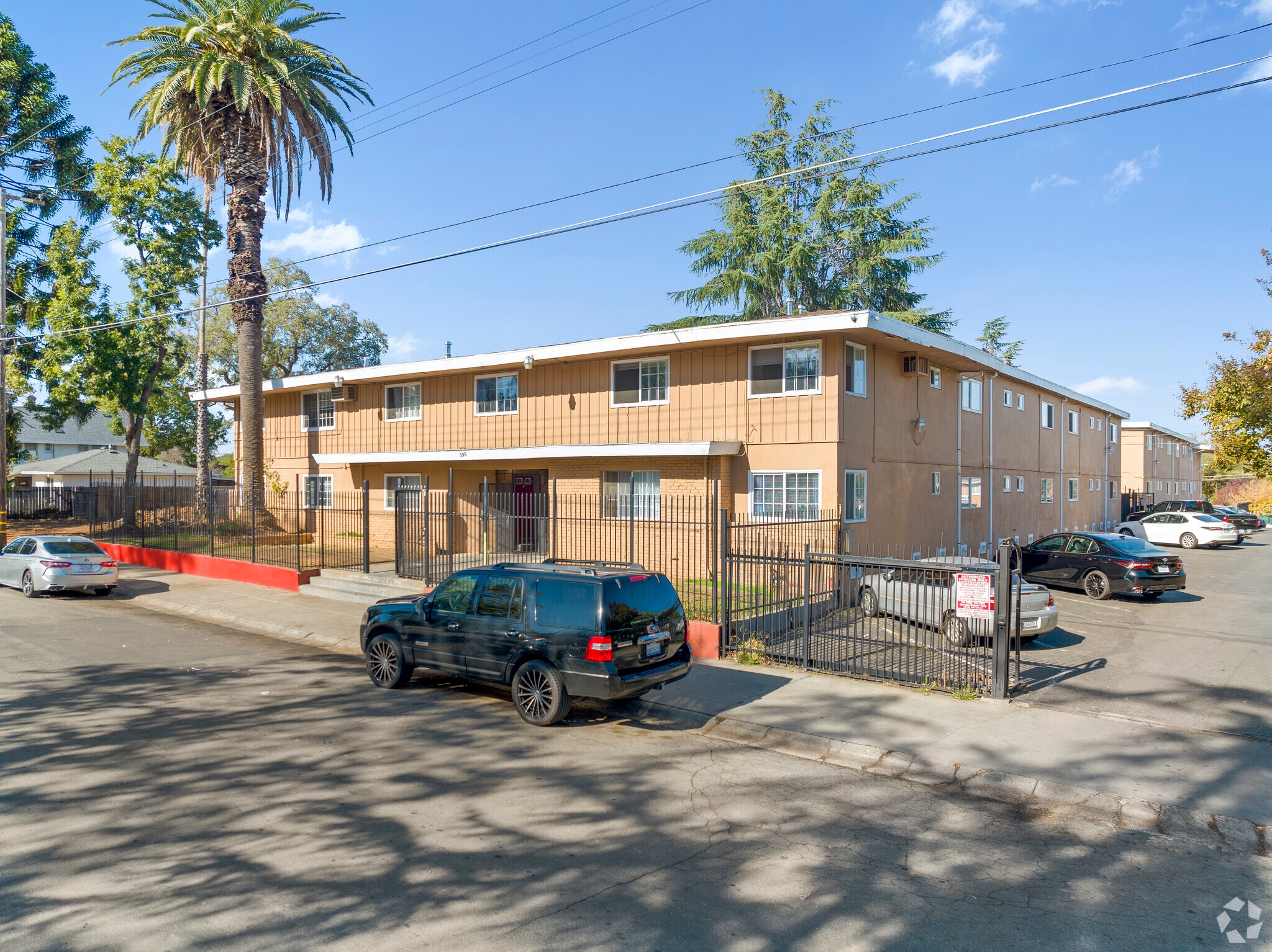 618-631 Plaza Ave, Sacramento, CA à vendre Photo principale– Image 1 sur 26