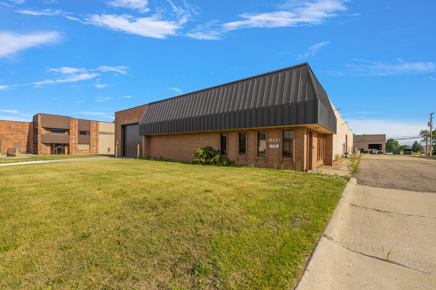 18321-18333 Mike C Ct, Fraser, MI à louer - Photo de l’immeuble – Image 1 sur 3