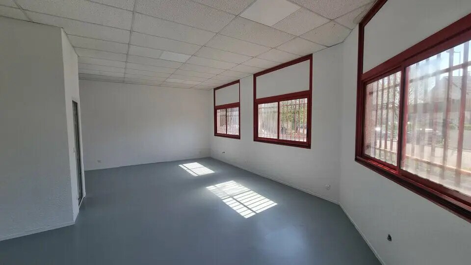 22 Bis Rue Des Malines, Lisses à louer - Photo de l’immeuble – Image 3 sur 6