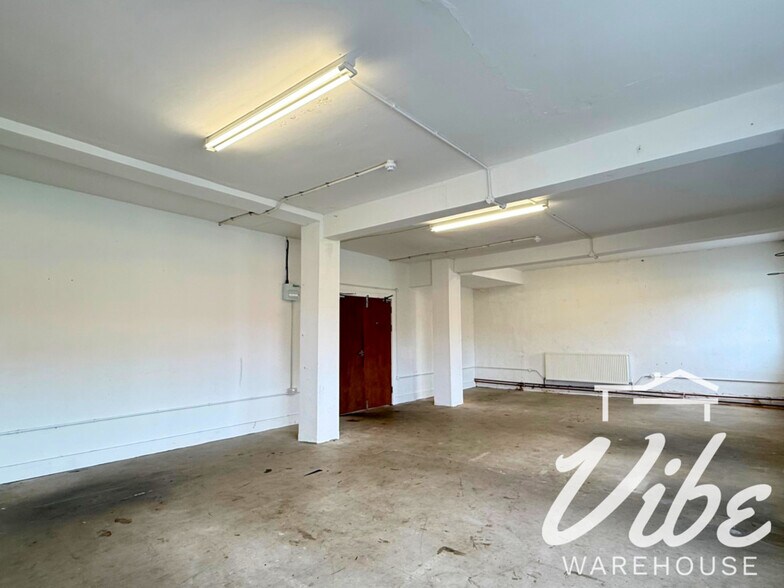 451 Wick Ln, Londres à louer - Photo de l’immeuble – Image 3 sur 15