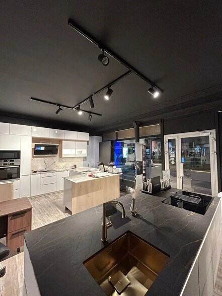 Local commercial dans Paris à louer - Photo intérieure – Image 2 sur 3