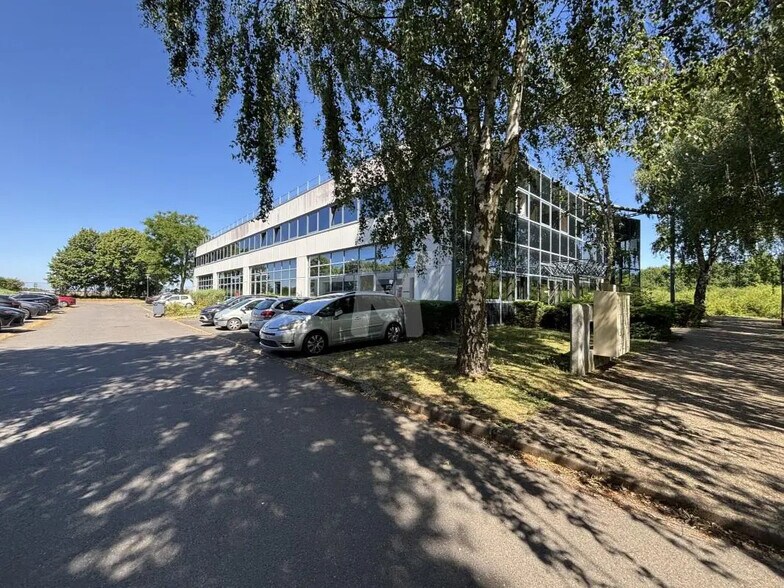 Local d’activités dans Saclay à louer - Photo de l’immeuble – Image 2 sur 11