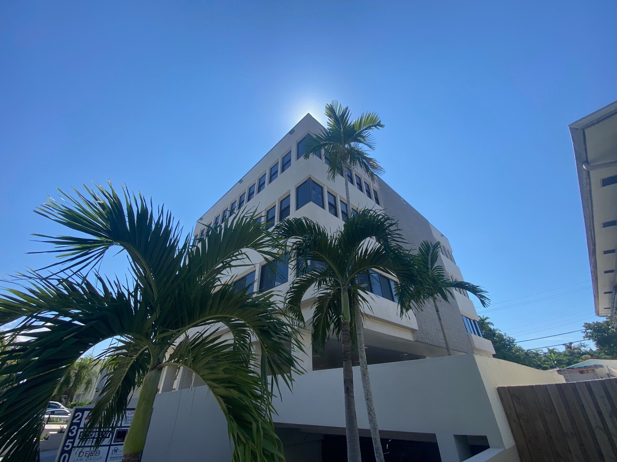 2350 Coral Way, Coral Gables, FL à vendre Photo principale– Image 1 sur 27