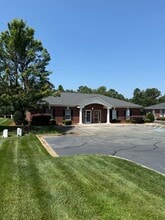 2950 Senna Dr, Matthews, NC à louer Photo de l’immeuble– Image 2 sur 12