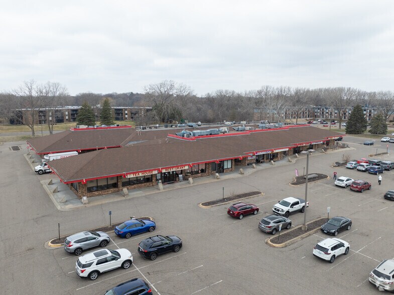 30 Nathan Ln, Plymouth, MN à vendre - Photo principale – Image 1 sur 1