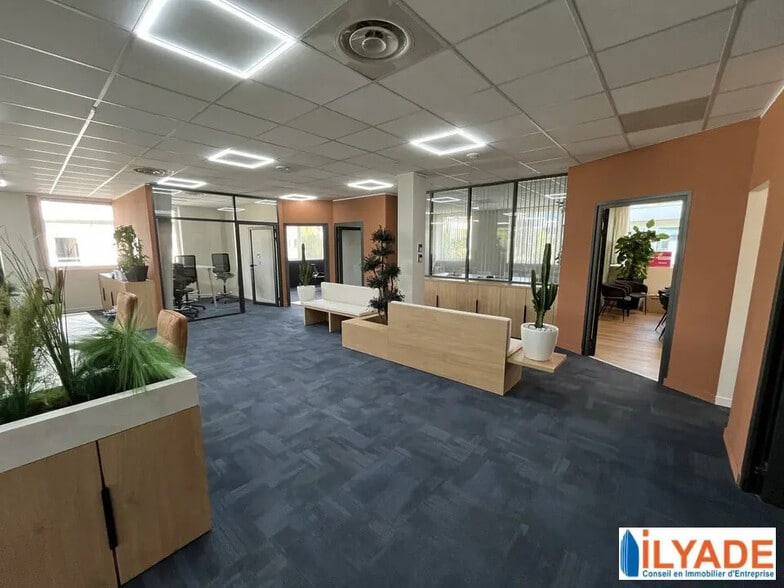 Bureau dans Meyreuil à louer - Photo de l’immeuble – Image 1 sur 8