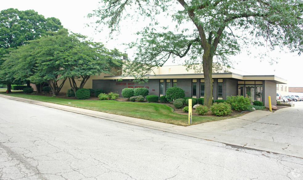 5500 McDermott Dr, Berkeley, IL à louer - Photo de l’immeuble – Image 1 sur 7