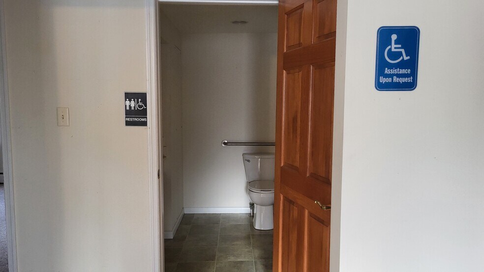 725 N US Route 15, Dillsburg, PA à louer - Photo intérieure – Image 3 sur 13