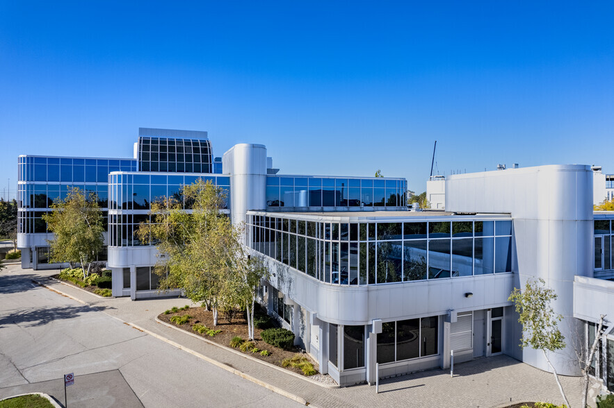 2655 N Sheridan Way, Mississauga, ON à louer - Photo de l’immeuble – Image 2 sur 7