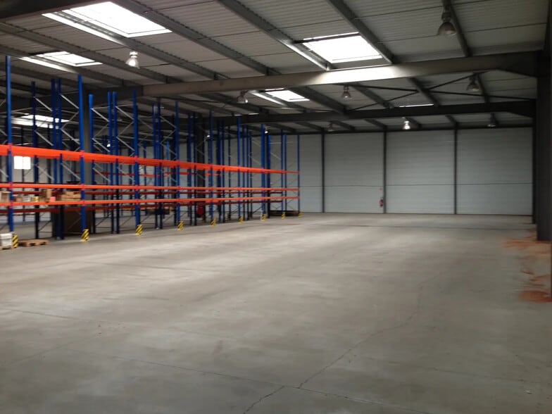 Local d’activités dans Le Luc à louer - Photo intérieure – Image 3 sur 3