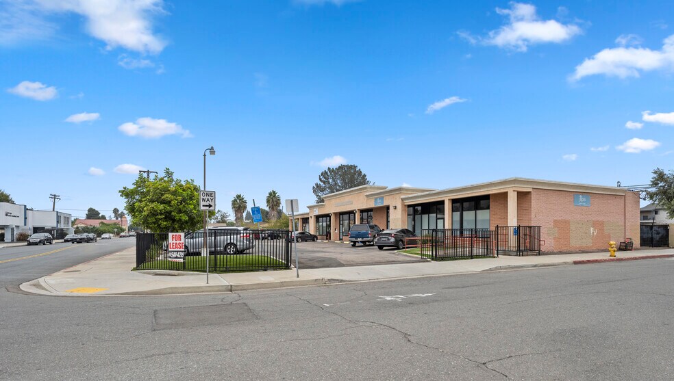 321-329 Van Houten Ave, El Cajon, CA à louer - Photo de l’immeuble – Image 2 sur 18