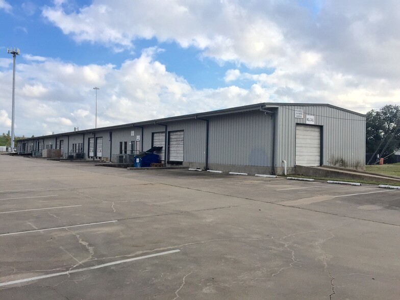 8910 Lawndale St, Houston, TX à louer - Photo de l’immeuble – Image 2 sur 8