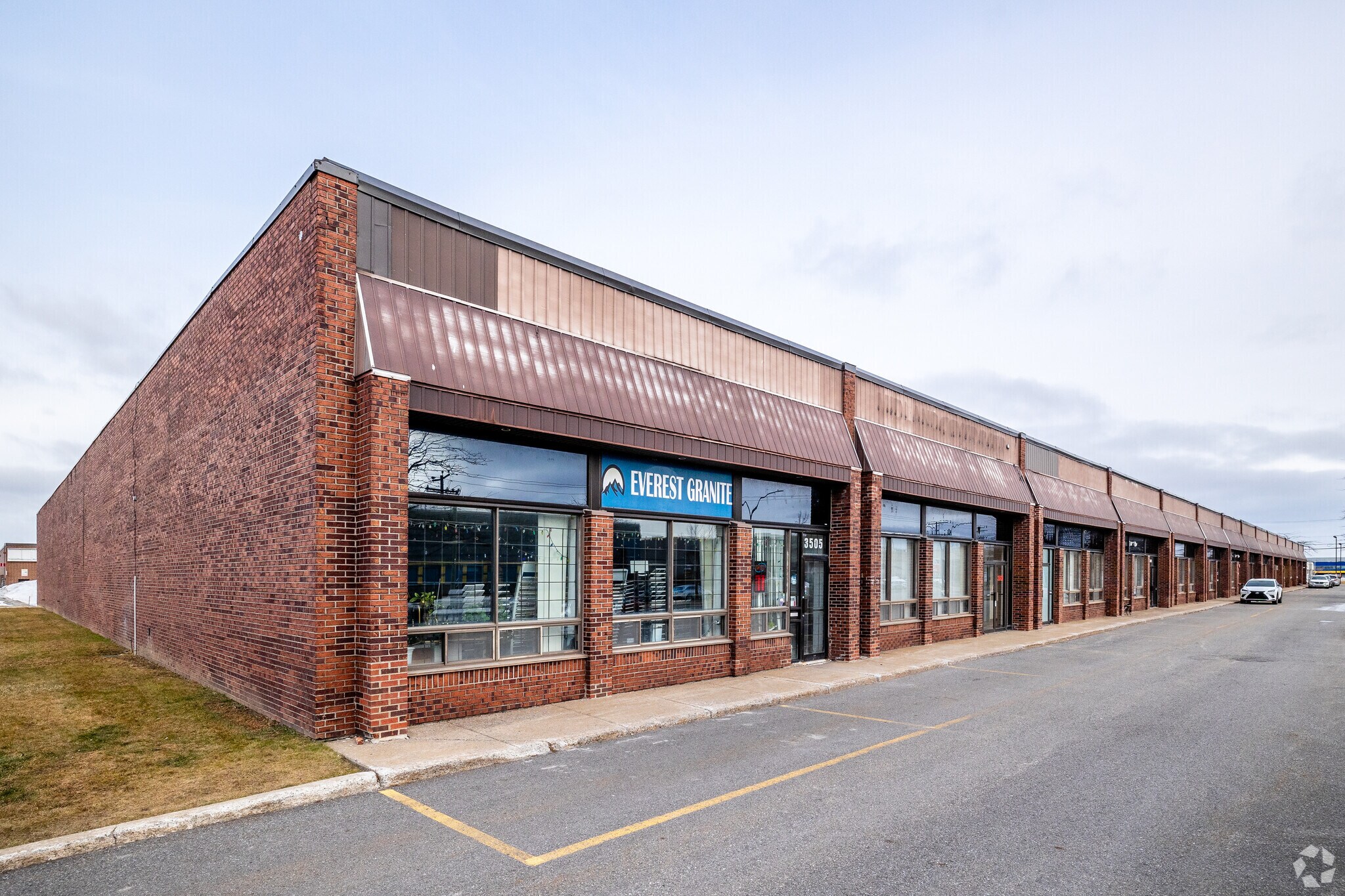 3455-3505 Rue Griffith, Montréal, QC à louer Photo principale– Image 1 sur 4