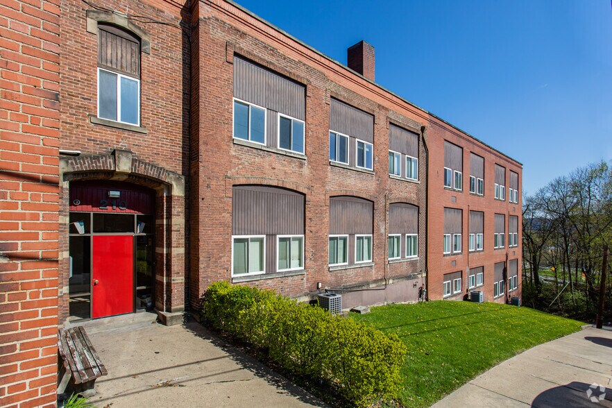 210 5th Ave, Elizabeth, PA à vendre - Photo principale – Image 1 sur 23