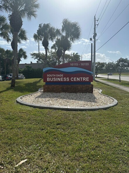 16155-16155 SW 117th Ave, Miami, FL à vendre - Photo de l’immeuble – Image 1 sur 23