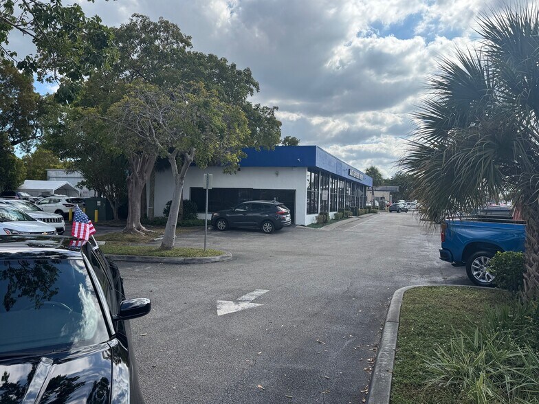 850 N State Road 7, Plantation, FL à vendre - Photo de l’immeuble – Image 2 sur 6