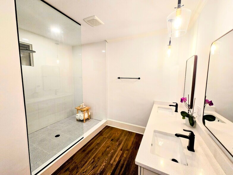 2005 Glenwood Ave, Raleigh, NC à vendre - Photo de l’immeuble – Image 3 sur 5