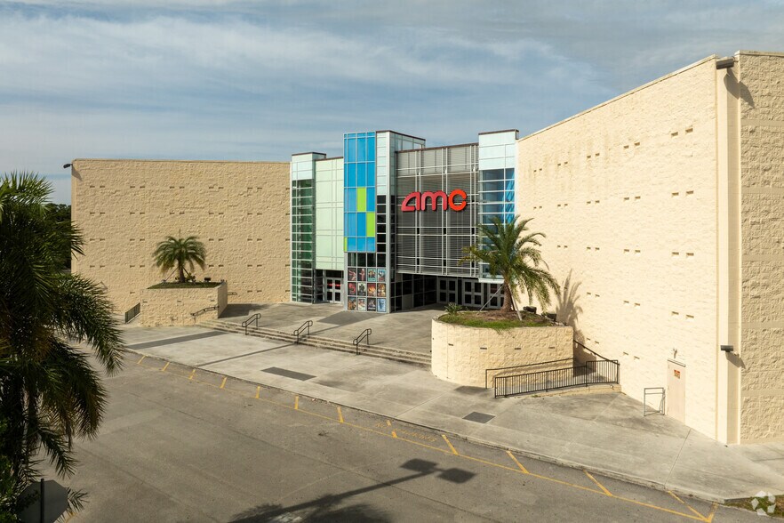 1900 NE Courtyard Cir, Port Saint Lucie, FL à vendre - Photo de l’immeuble – Image 3 sur 5