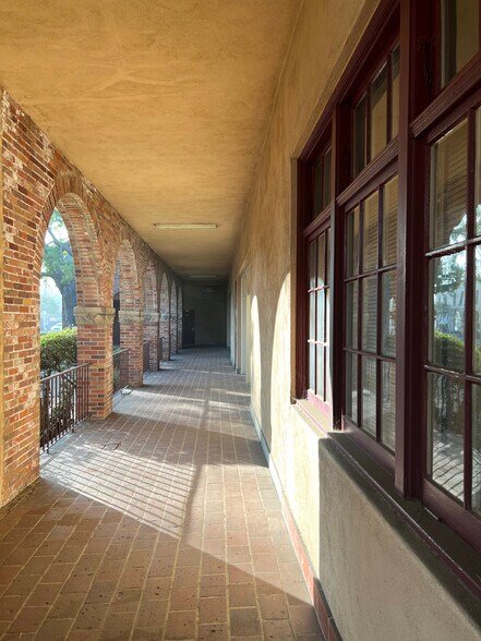 1020 El Centro St, South Pasadena, CA à vendre - Photo de l’immeuble – Image 2 sur 25