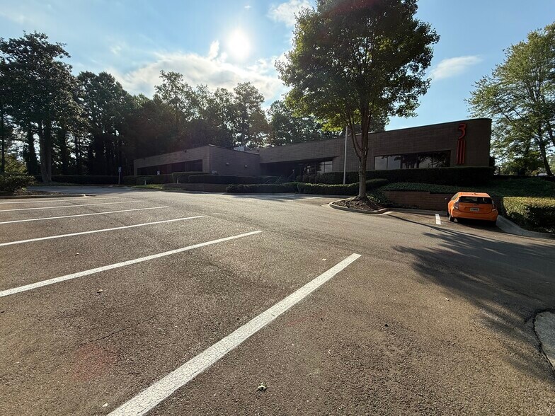 4888 S Old Peachtree Rd, Peachtree Corners, GA à louer - Photo de l’immeuble – Image 3 sur 23