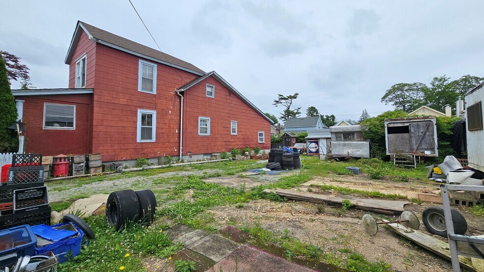 15 Oneill Ave, Bay Shore, NY à vendre - Photo principale – Image 1 sur 2