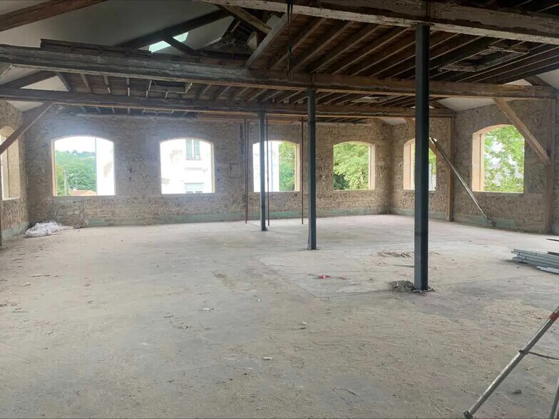 Local d'activités dans Chaponost à vendre - Photo de l’immeuble – Image 3 sur 6