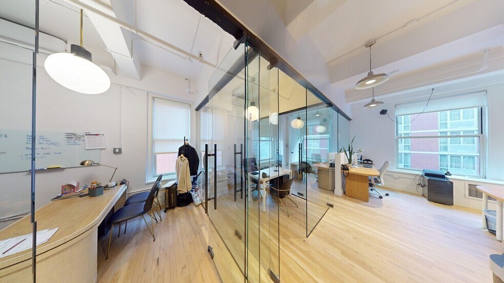336-342 W 37th St, New York, NY à louer - Photo de l’immeuble – Image 3 sur 7