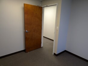 801 W Bay Dr, Largo, FL à louer Photo intérieure– Image 1 sur 2