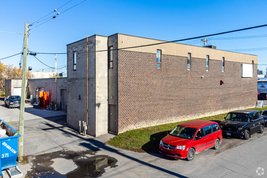858-868 Campbell Av, Ottawa, ON à louer - Photo de l’immeuble – Image 2 sur 4