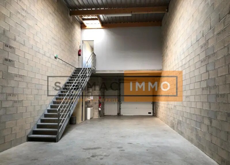 Industriel/Logistique dans Ozoir-la-Ferrière à louer Photo de l’immeuble– Image 1 sur 6