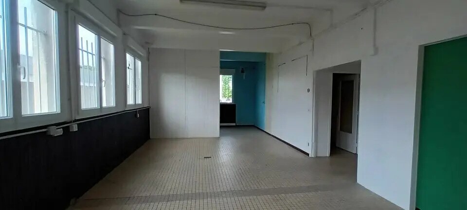 Bureau dans Saint-Léonard à louer - Photo de l’immeuble – Image 1 sur 1