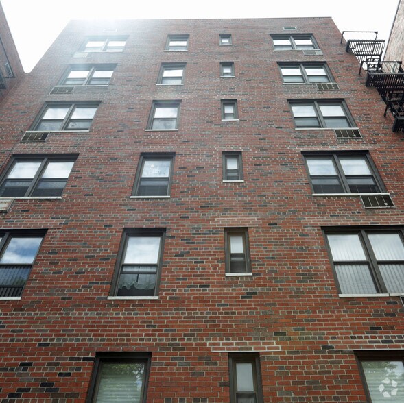 1955 Williamsbridge Rd, Bronx, NY à louer - Photo de l’immeuble – Image 2 sur 7
