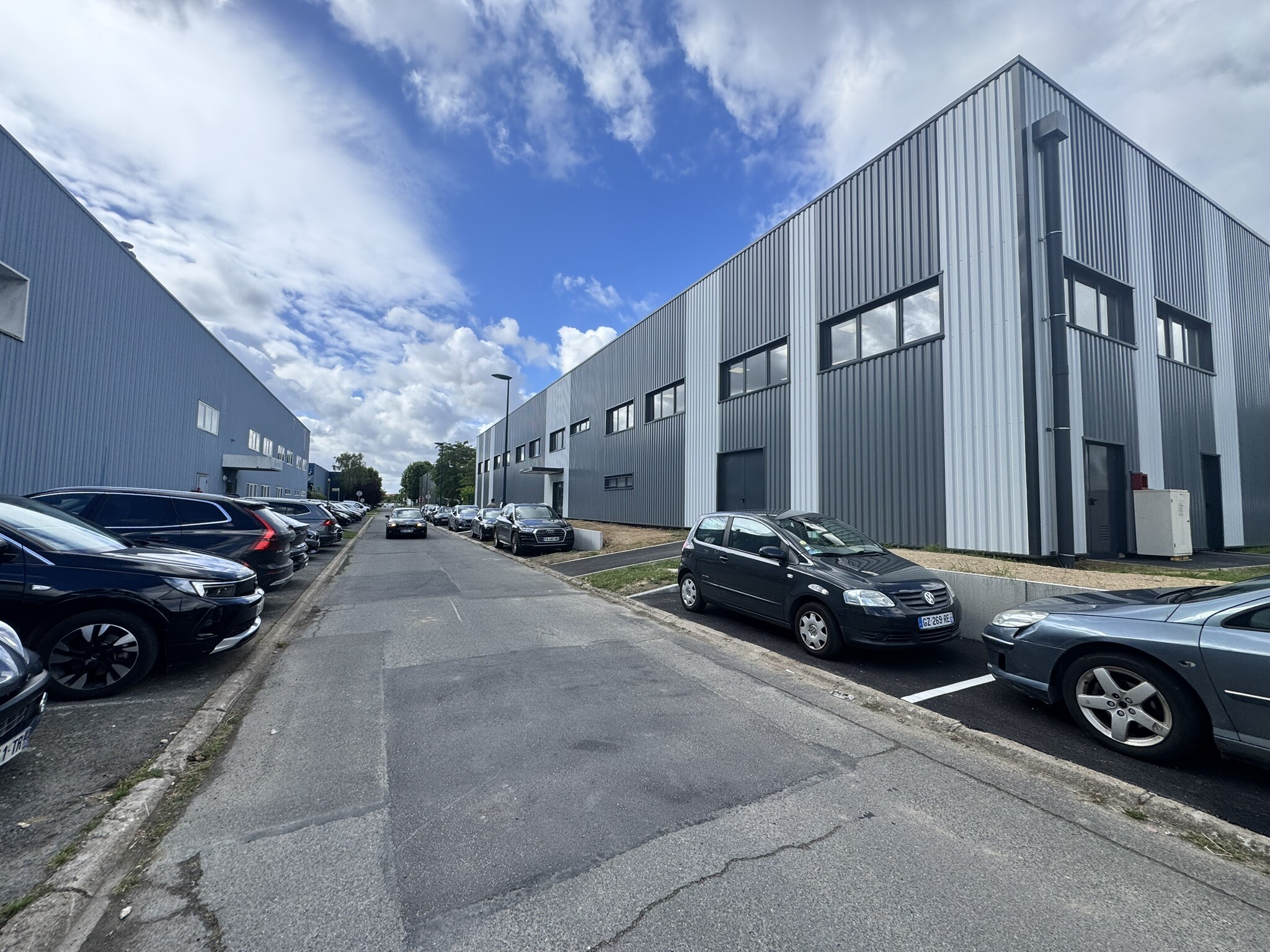 Industriel/Logistique dans Saint-Ouen-l'Aumône à louer Photo de l’immeuble– Image 1 sur 6