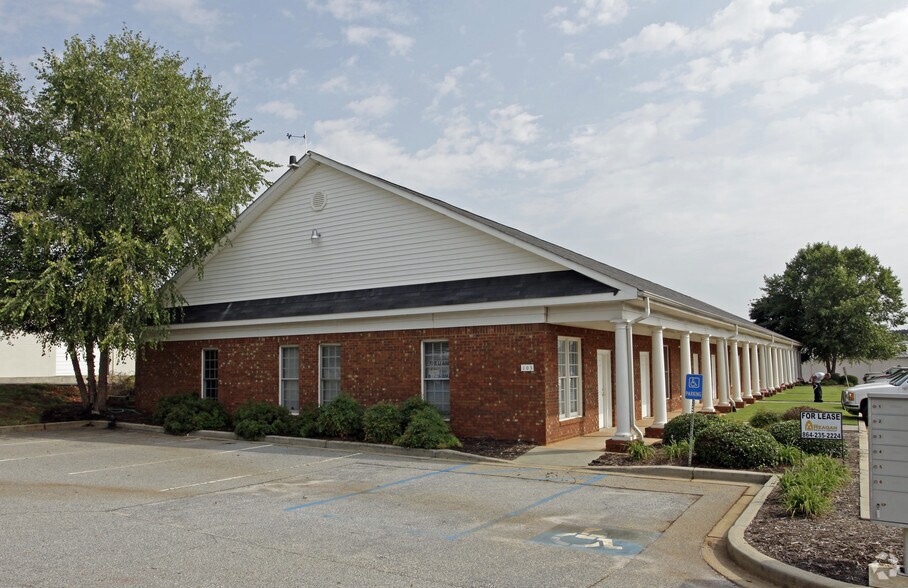 103 Clair Dr, Piedmont, SC à louer - Photo principale – Image 1 sur 20