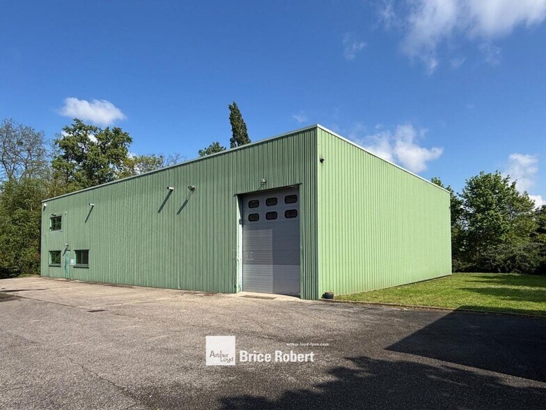 Local d'activités dans Fleurieu Sur Saone à vendre - Photo de l’immeuble – Image 2 sur 8