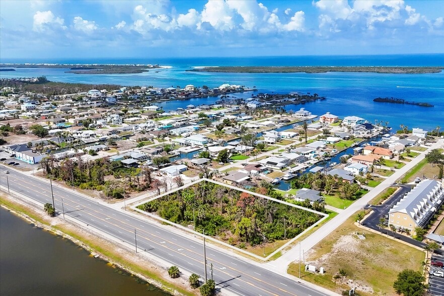 2440 Placida Rd, Englewood, FL à vendre - Photo de l’immeuble – Image 3 sur 14