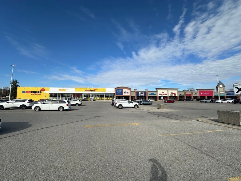 14800 Yonge St, Aurora, ON à louer - Photo de l’immeuble – Image 3 sur 7