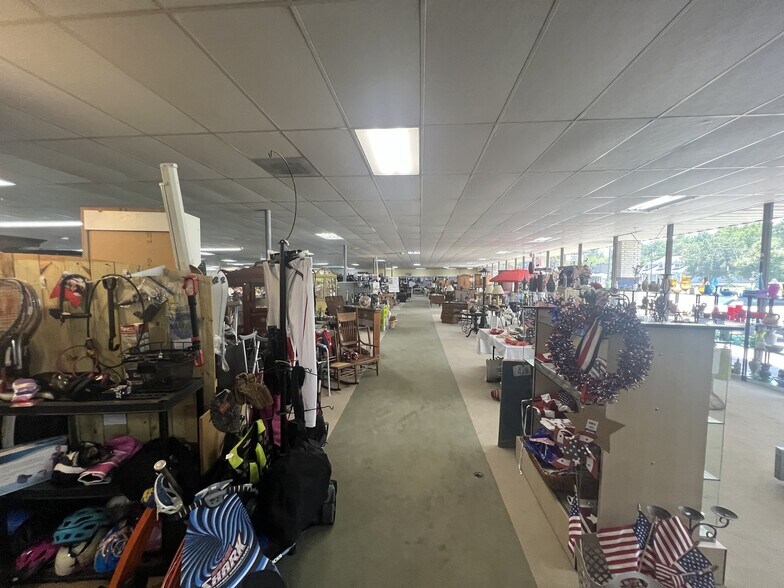 2568 Canton Rd, Marietta, GA à louer - Photo de l’immeuble – Image 3 sur 8