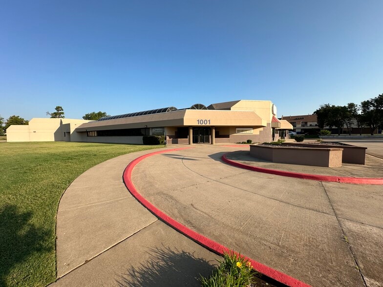 1001 S Douglas Blvd, Oklahoma City, OK à vendre - Photo de l’immeuble – Image 3 sur 5