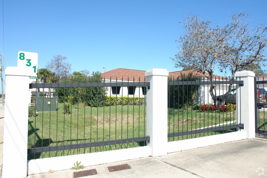 831 Ridgewood Ave, Daytona Beach, FL à louer - Photo de l’immeuble – Image 3 sur 9