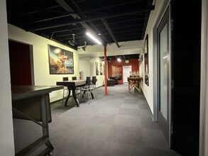 441 N Varney St, Burbank, CA à louer Photo intérieure– Image 2 sur 14