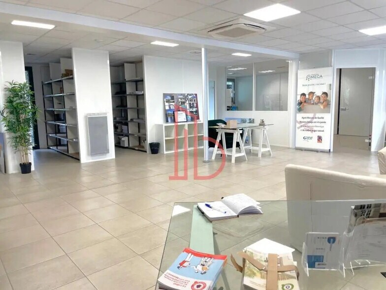 Bureau dans Bruges à louer - Photo de l’immeuble – Image 2 sur 7