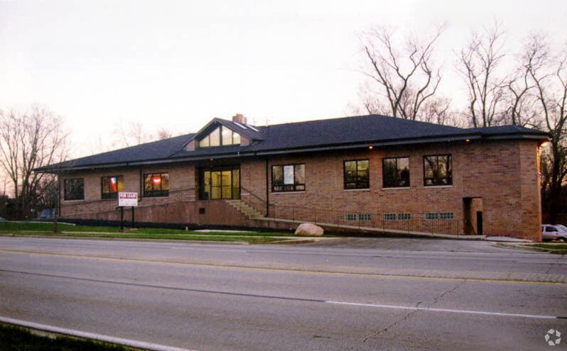 4949 Euclid Ave, Palatine, IL à louer - Photo de l’immeuble – Image 3 sur 25