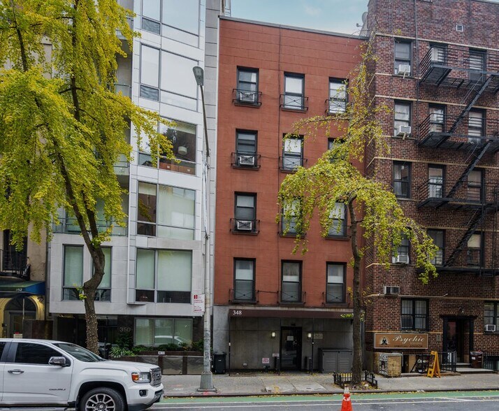 348 E 55th St, New York, NY à vendre - Photo de l’immeuble – Image 2 sur 4