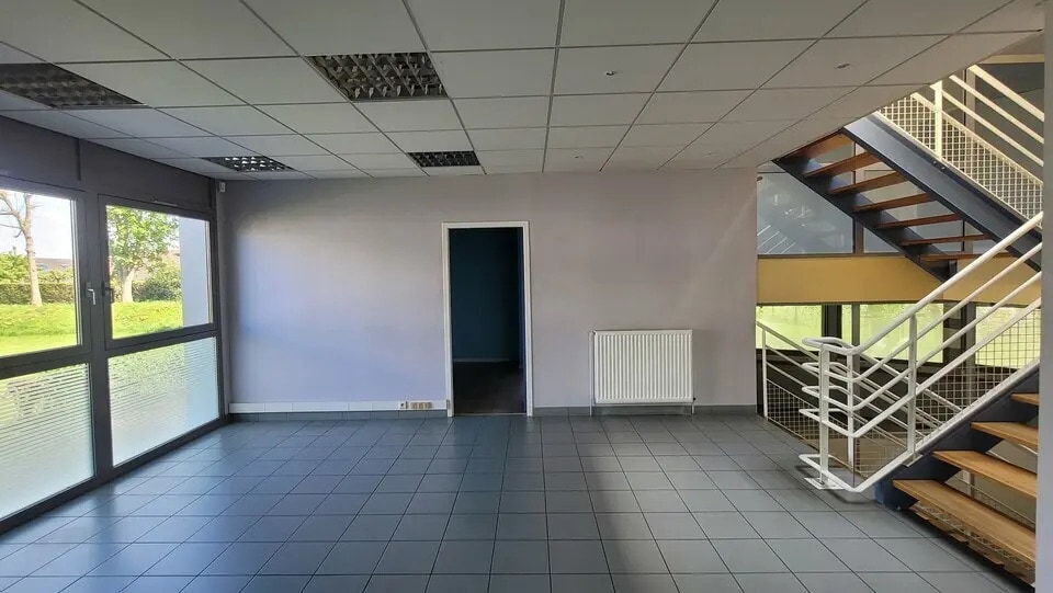 Bureau dans La Vaupalière à louer - Photo de l’immeuble – Image 2 sur 13