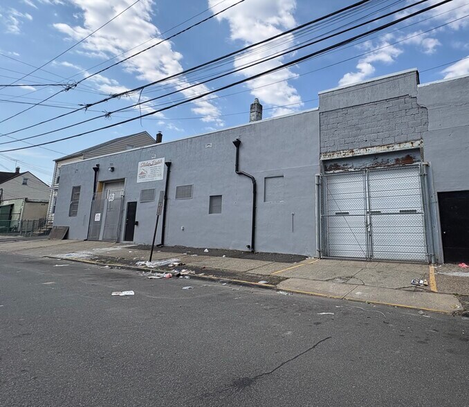 746 River St, Paterson, NJ à vendre - Photo de l’immeuble – Image 2 sur 3