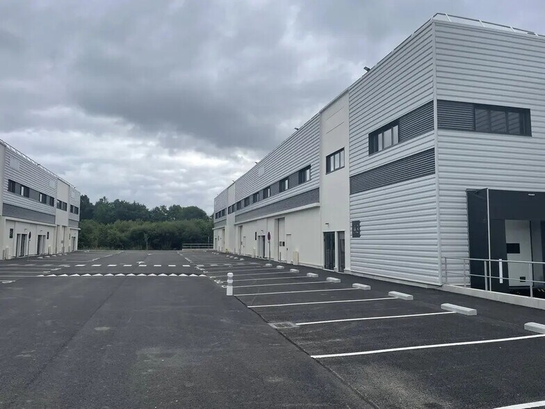 Local d’activités dans Saint-Aignan-Grandlieu à louer - Photo de l’immeuble – Image 2 sur 5