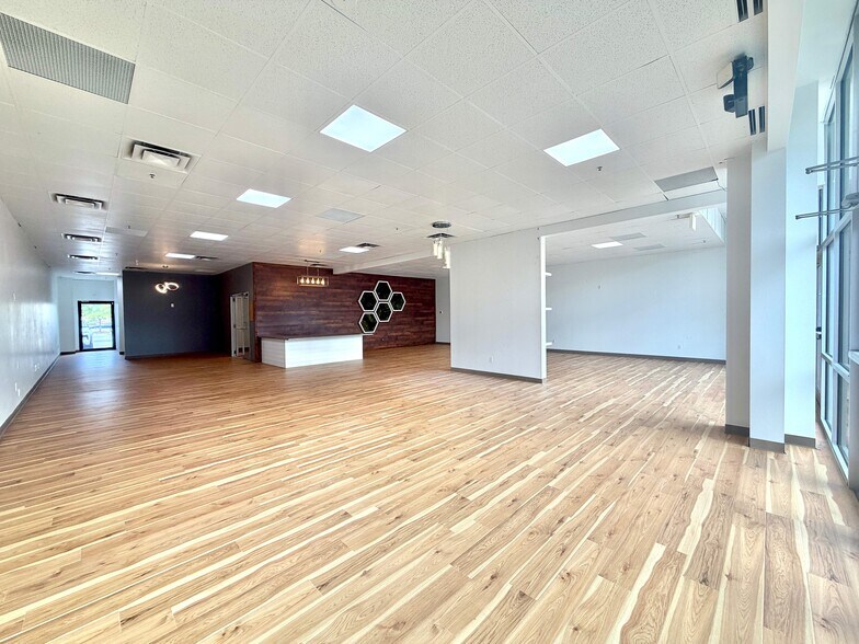 1805 SE Delaware Ave, Ankeny, IA à louer - Photo de l’immeuble – Image 2 sur 23
