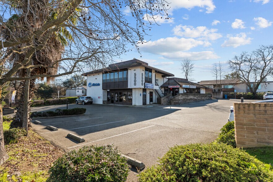 5500 Madison Ave, Sacramento, CA à louer - Photo de l’immeuble – Image 2 sur 16